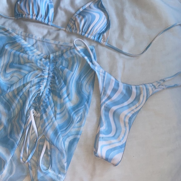 Blue three piece bikini set - Picture 3 of 3